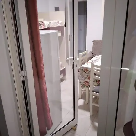 Araniti Apartament *